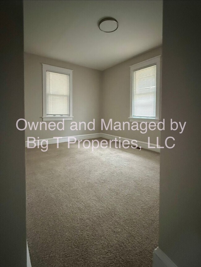 Building Photo - Family Home in Wilmington