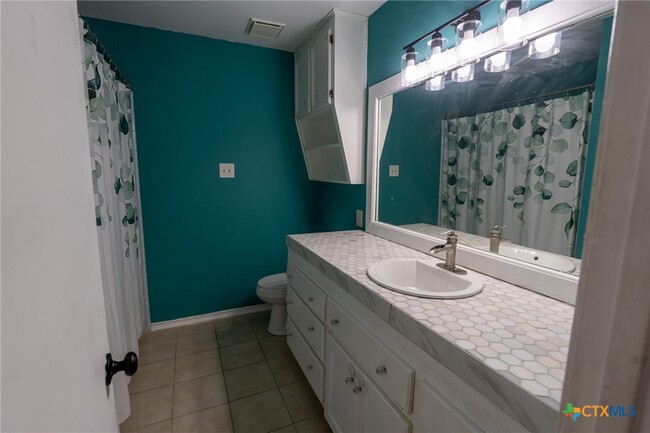 Building Photo - 1306 Ruiz Dr