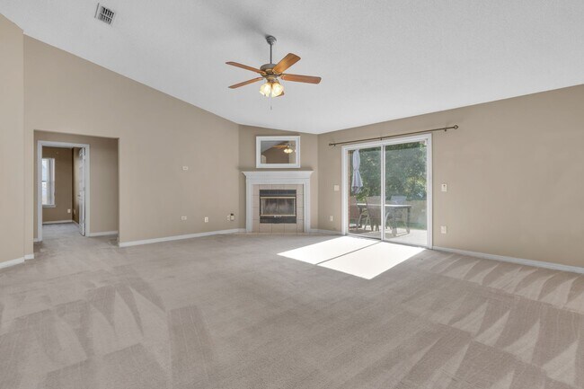 Building Photo - Pet Friendly Home Available Now!