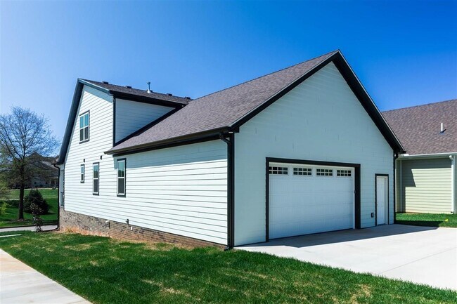 Building Photo - 414 Traditions Blvd