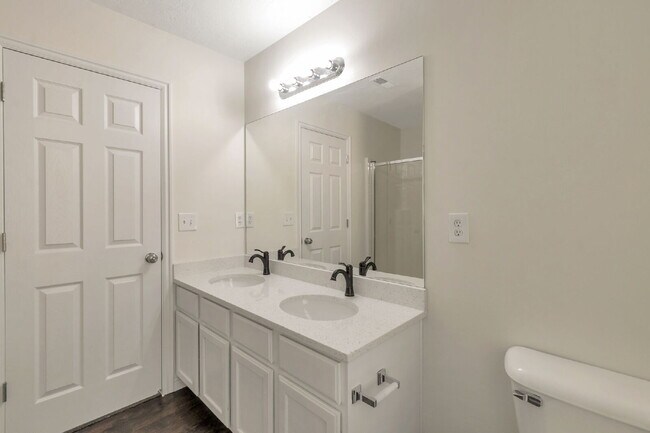 Building Photo - REFRESHED 5-Bedroom Home in Desirable Draper - Pet Friendly - NEW CARPET UPSTAIRS | Refreshed kit...