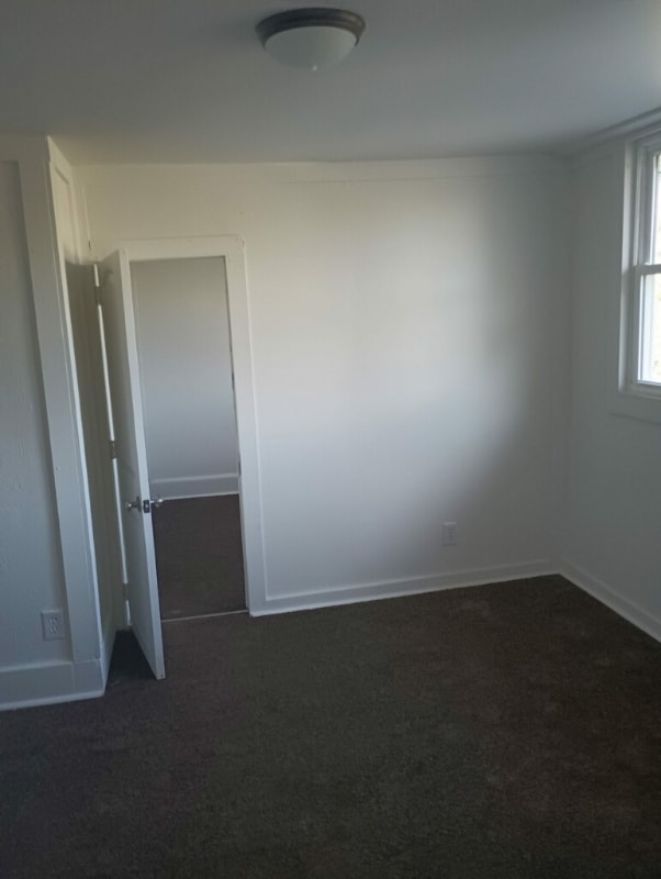 Building Photo - 1319 W Kilgore Ave