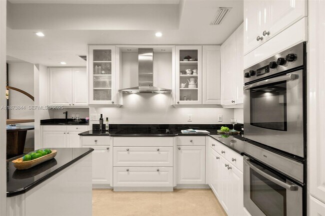 Building Photo - 21200 Point Pl