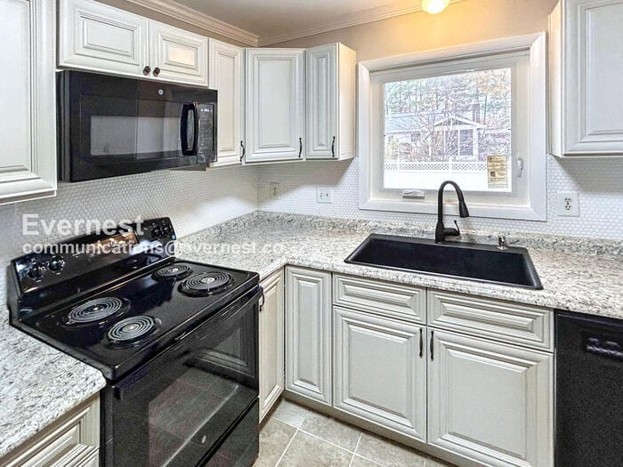 Building Photo - 3808 West End Dr