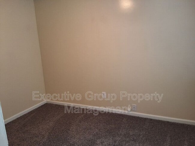 Building Photo - 120 Academy Ln