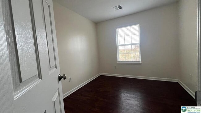 Building Photo - 705 Blue Heron Dr