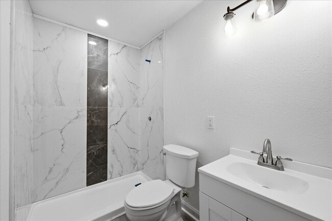 Building Photo - 519 S 13th St