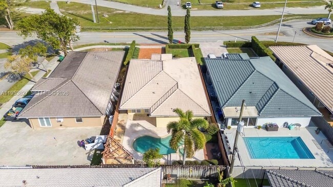 Building Photo - 4370 SW 82nd Ave