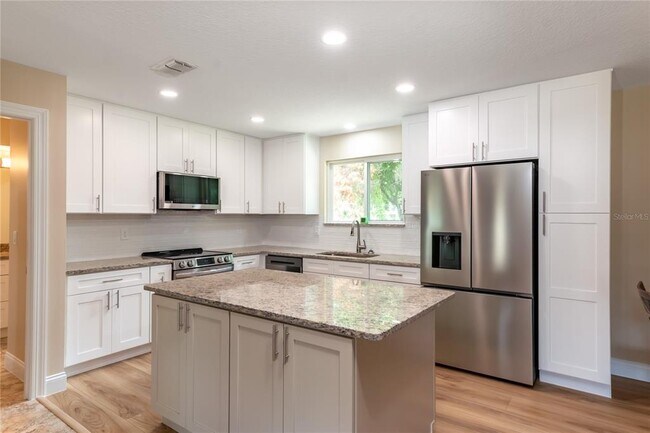 Building Photo - 10886 SW 90th Terrace