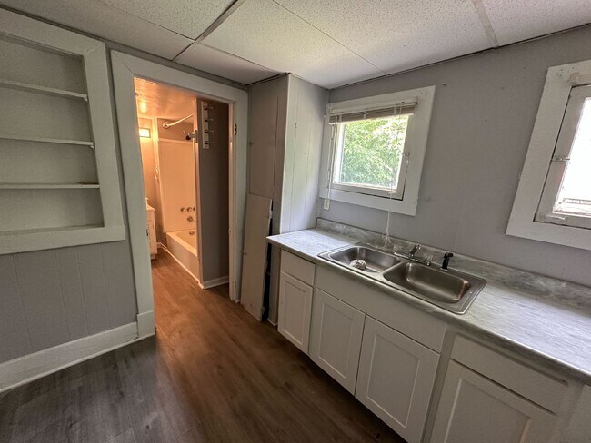 Building Photo - "3-Bedroom Home on Larkwood Ave – Spacious...