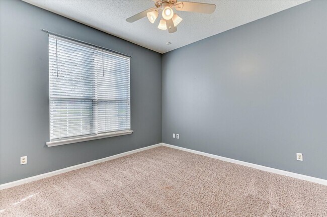 Building Photo - 1140 Parkside Trail