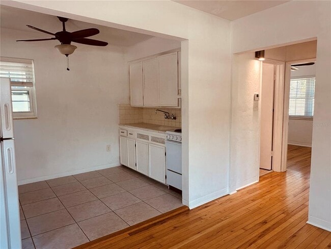 Building Photo - 1800 Pass a Grille Way