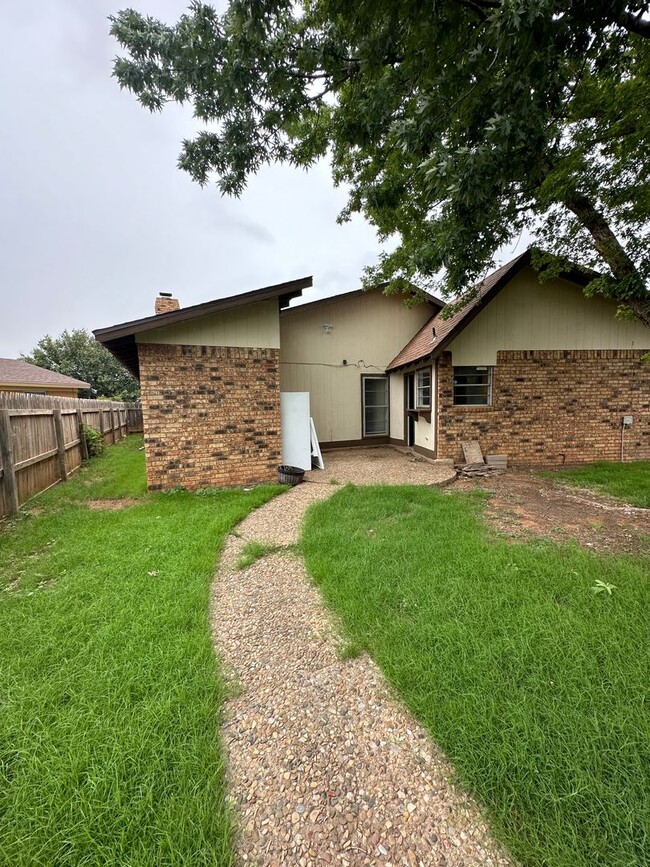 Building Photo - A Unique 2 Bed Home! Sauna in Vegas Mirror...