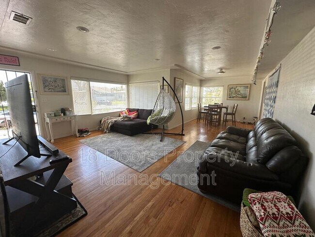 Building Photo - 6350 Mesita Dr