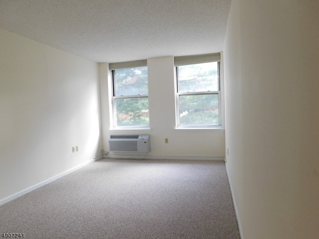 Building Photo - 300 Main St