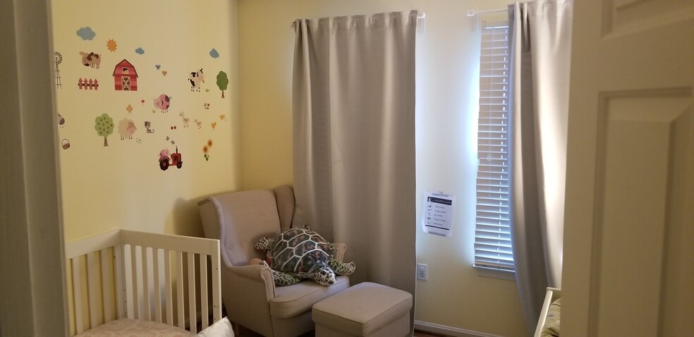 Building Photo - 1127 Fairview Ct