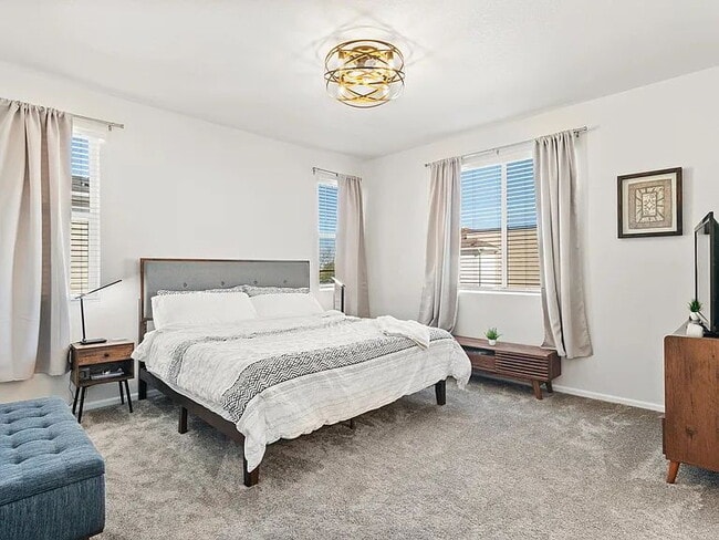 Building Photo - Stunning 3 bedroom, 2.5 bathroom home. New...