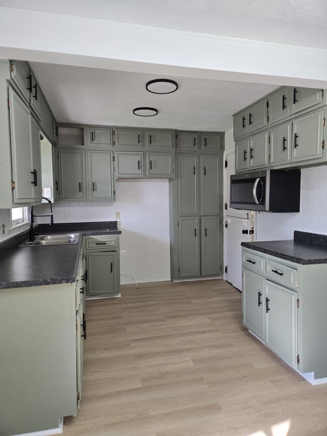 Building Photo - 1219 N Harding Ave