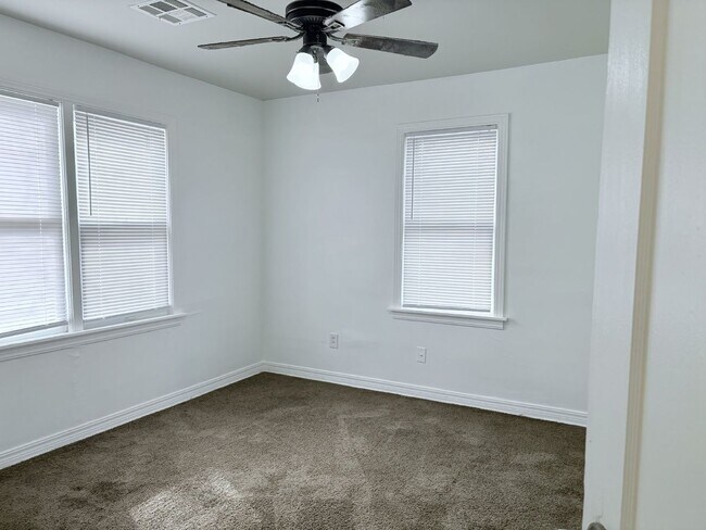 Building Photo - Two bedroom house in N. OKC