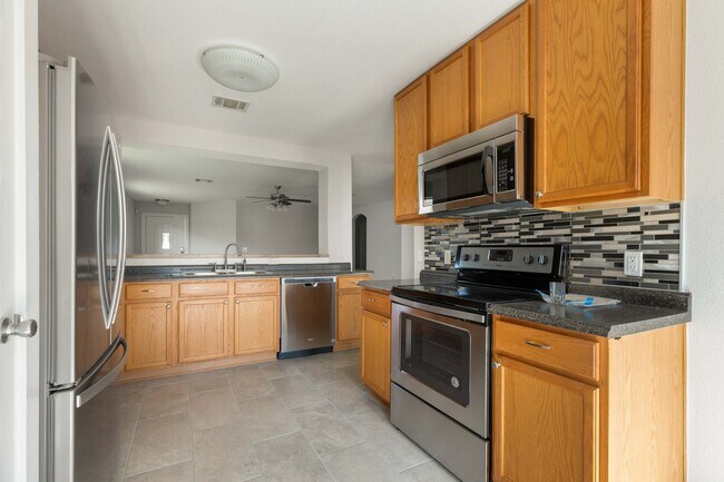 Building Photo - Updated 4/BR 2/BA Home Minutes from Downtown!