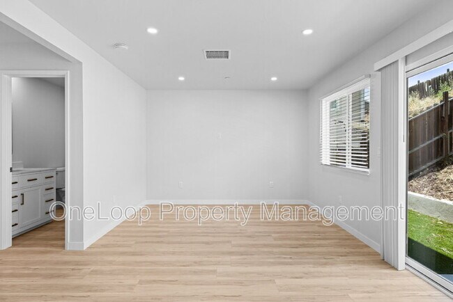 Building Photo - 6256 E Lake Dr