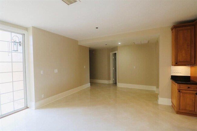 Building Photo - 1110 W Ivanhoe Blvd