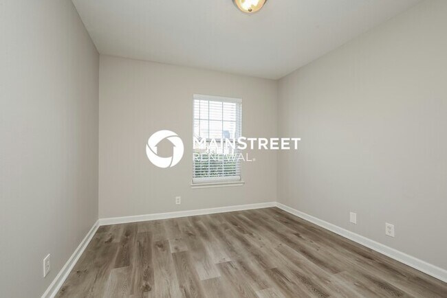 Building Photo - 3 Bedroom Pet-Friendly Home in La Vergne, TN with Main Street Renewal