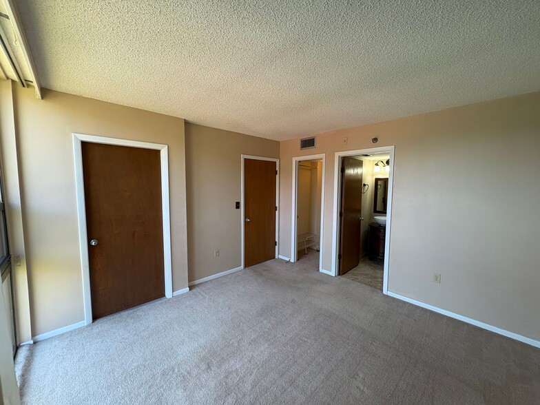 Building Photo - 21405 Olean Blvd