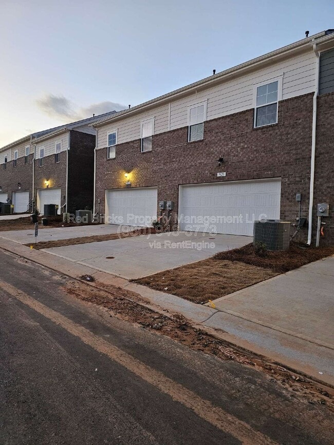 Building Photo - 7828 Nelson Rd