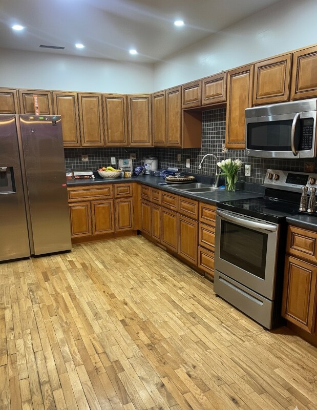 Building Photo - 3431 Ridge Ave