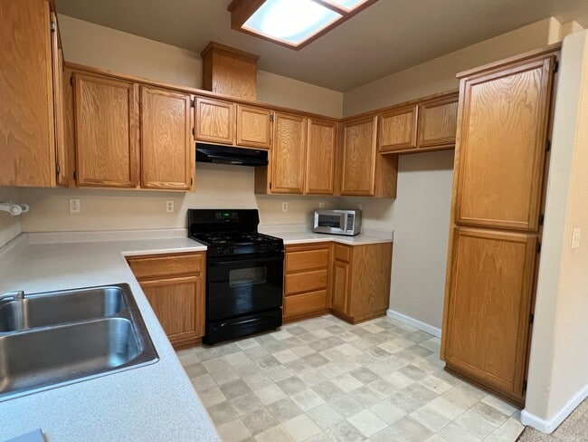 Building Photo - 2129 Brent Dr