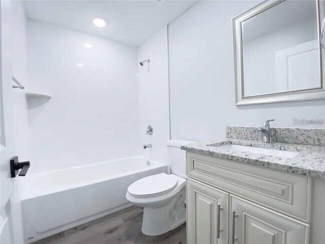 Building Photo - 7044 Hemlock Crse