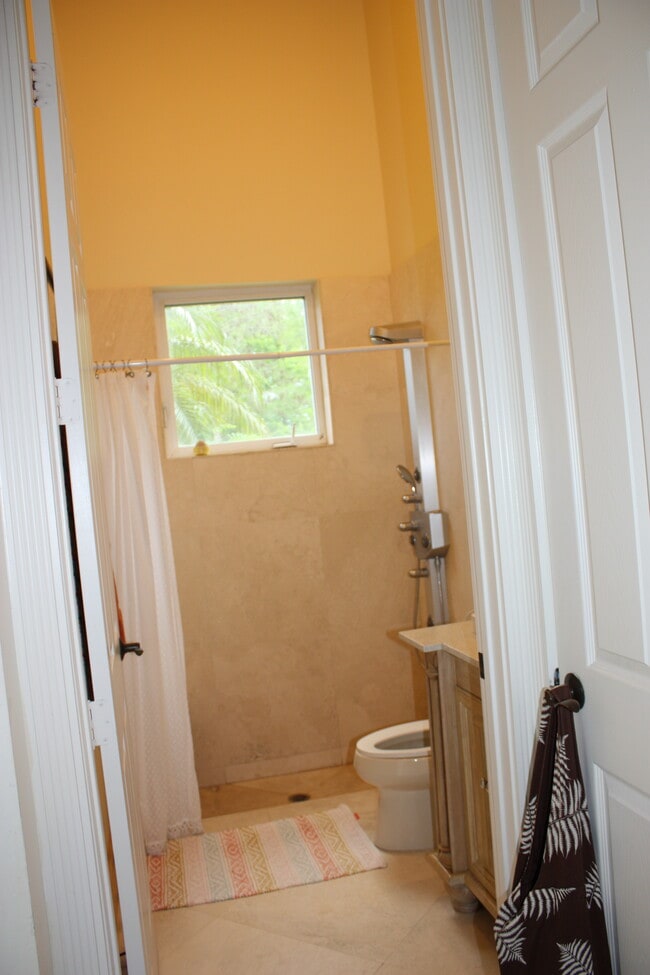 Building Photo - 5862 Homeland Rd