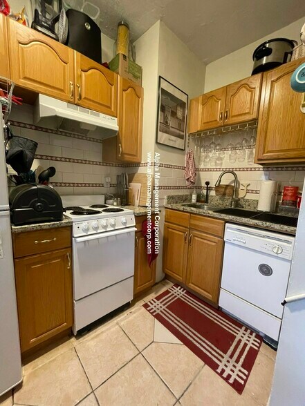 Building Photo - 208 Winthrop Rd