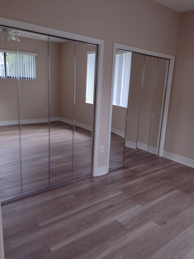 Building Photo - 592 Dowling Cir