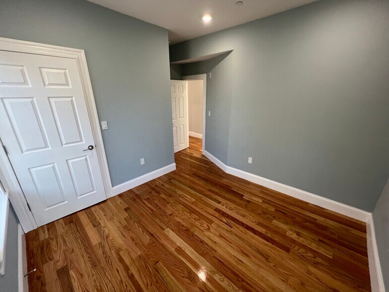 Building Photo - 29 Alpine St