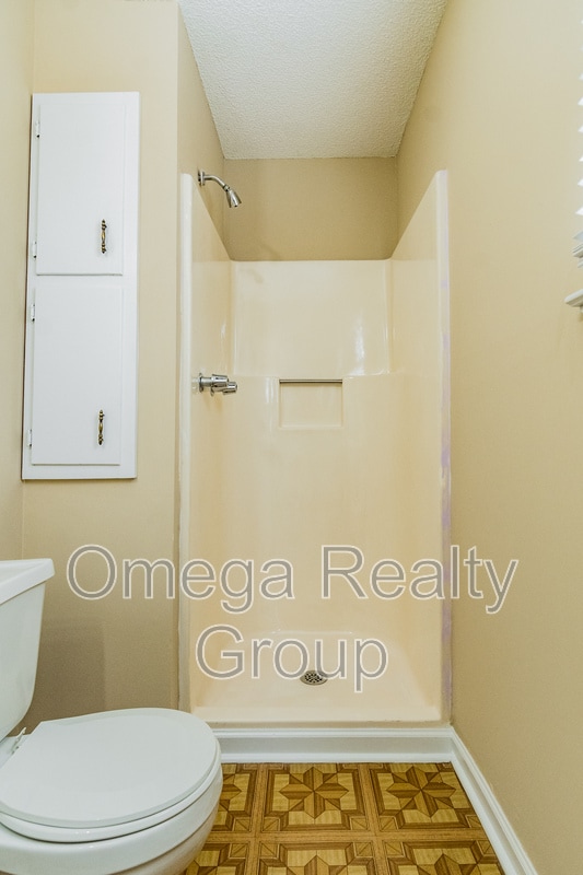 Building Photo - 1031 Oak Blvd