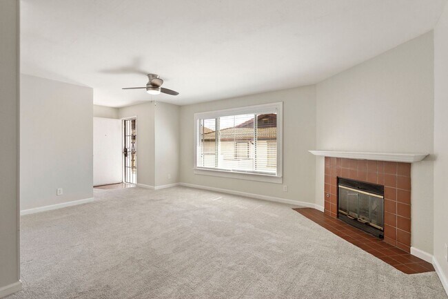 Building Photo - Santee Condo 3 bedroom Upstairs Unit.
