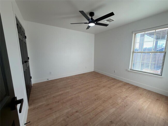 Building Photo - 5705 Marblewood Dr