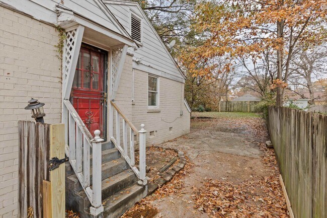 Building Photo - 3684 Marion Ave