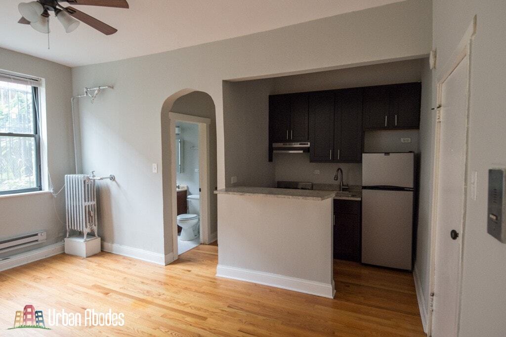 Building Photo - 4614 N Paulina St