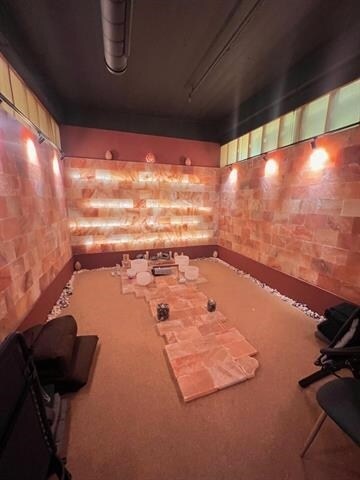 Building Photo - 190 Christopher Columbus Dr