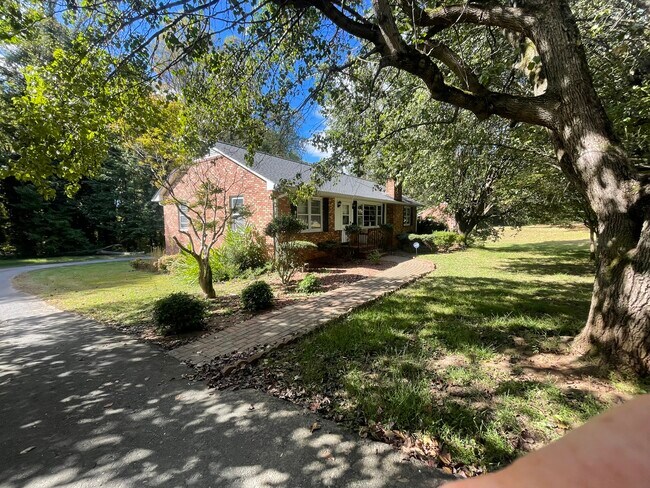 Building Photo - 3860 Shattalon Dr