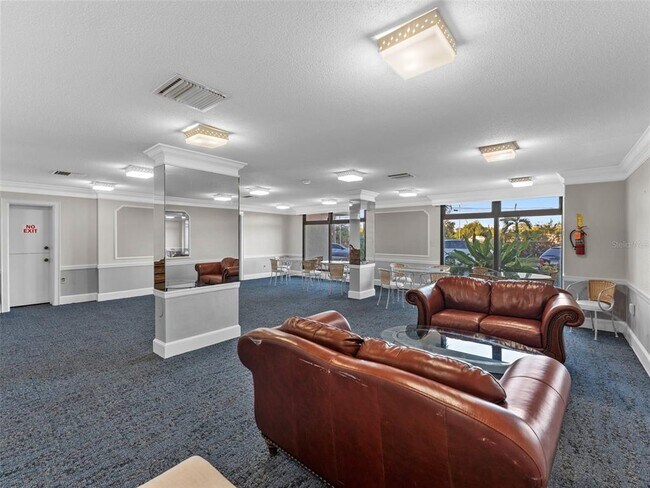 Building Photo - 7100 Sunshine Skyway Ln S