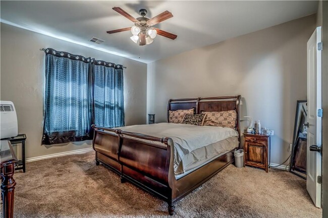 Building Photo - Deer Creek Schools + 4 bedroom + Gated Com...