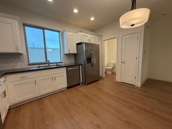 Building Photo - Loft home in downtown Woodland with SOLAR!!