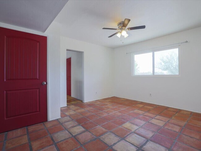 Building Photo - ? Stunning Mountain-View Home with Private Pool & All Utilities Included!!