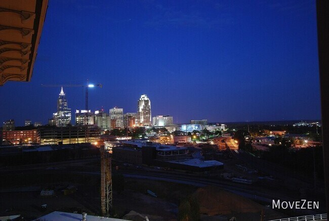 Building Photo - 710 Independence Pl