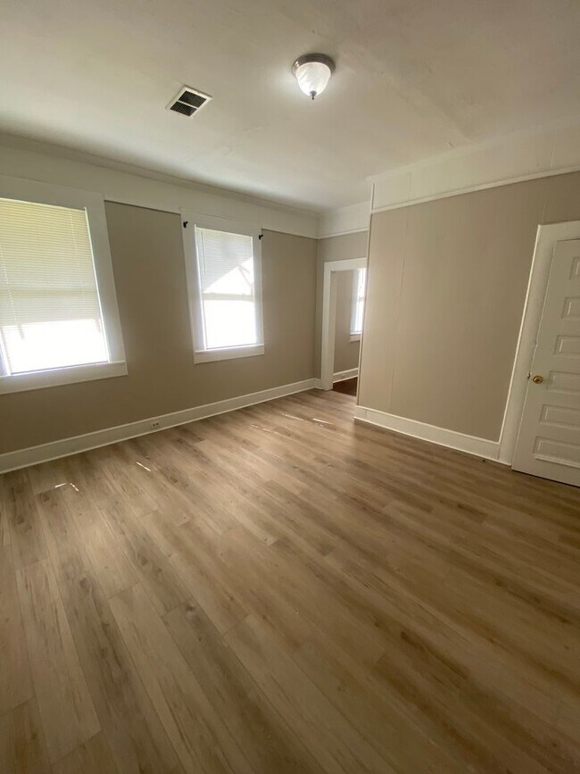 Building Photo - 26 Hemlock Dr