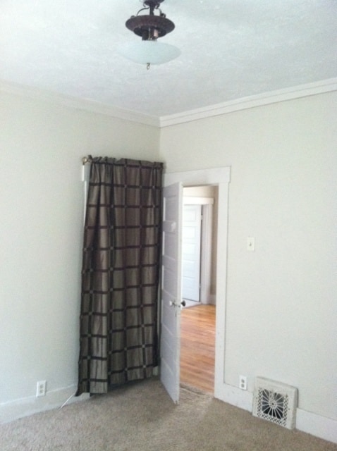 Building Photo - Cozy 2+ Bedroom Home in South Omaha! Pet F...
